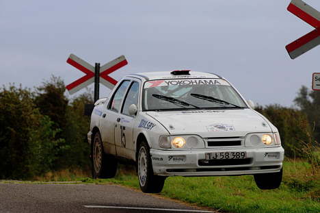 Henning Søgaard har vist sig som en meget effektiv og dygtig kører. Sammen med Iben Louring kunne han allerede have haft en DM-titel i hus i sin Ford Sierra Cosworth, men efter flere tekniske problemer må de to kørere nu ud i en gyser i årets sidste løb.